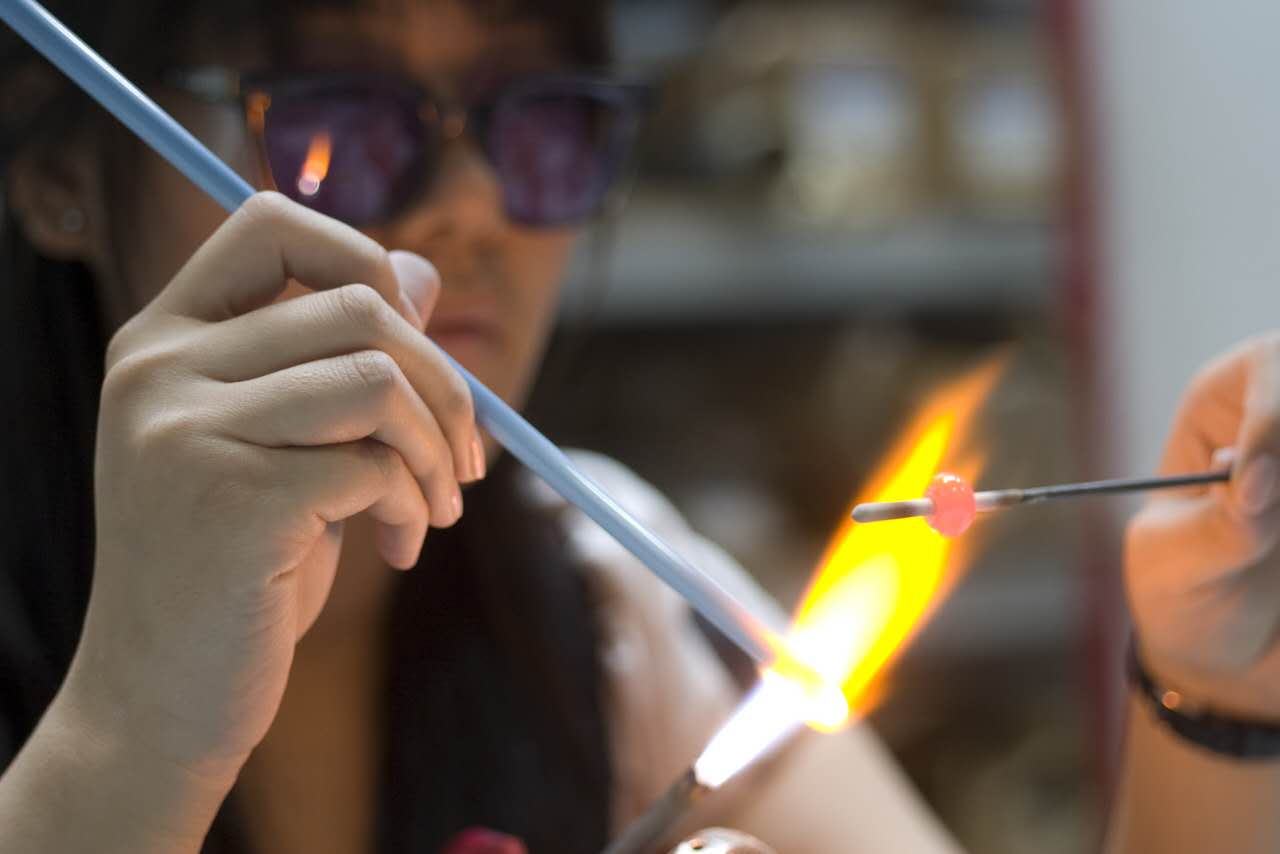 璀璨光影，匠心傳承——國(guó)家藝術(shù)基金項(xiàng)目“中國(guó)傳統(tǒng)手工藝玻璃燈工作品展”成功首演